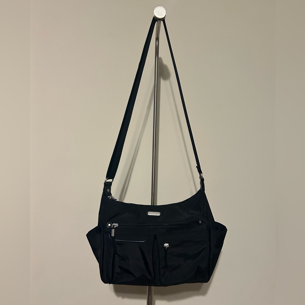 Baggallini Anywhere Large Hobo Tote With RFID Phone Wristlet black